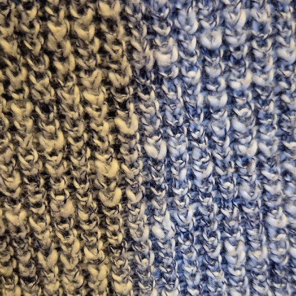 Natural Reflections Women's Heathered V-Neck Sweater - Picture 3 of 8